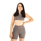 Short con bolsillo lateral gris