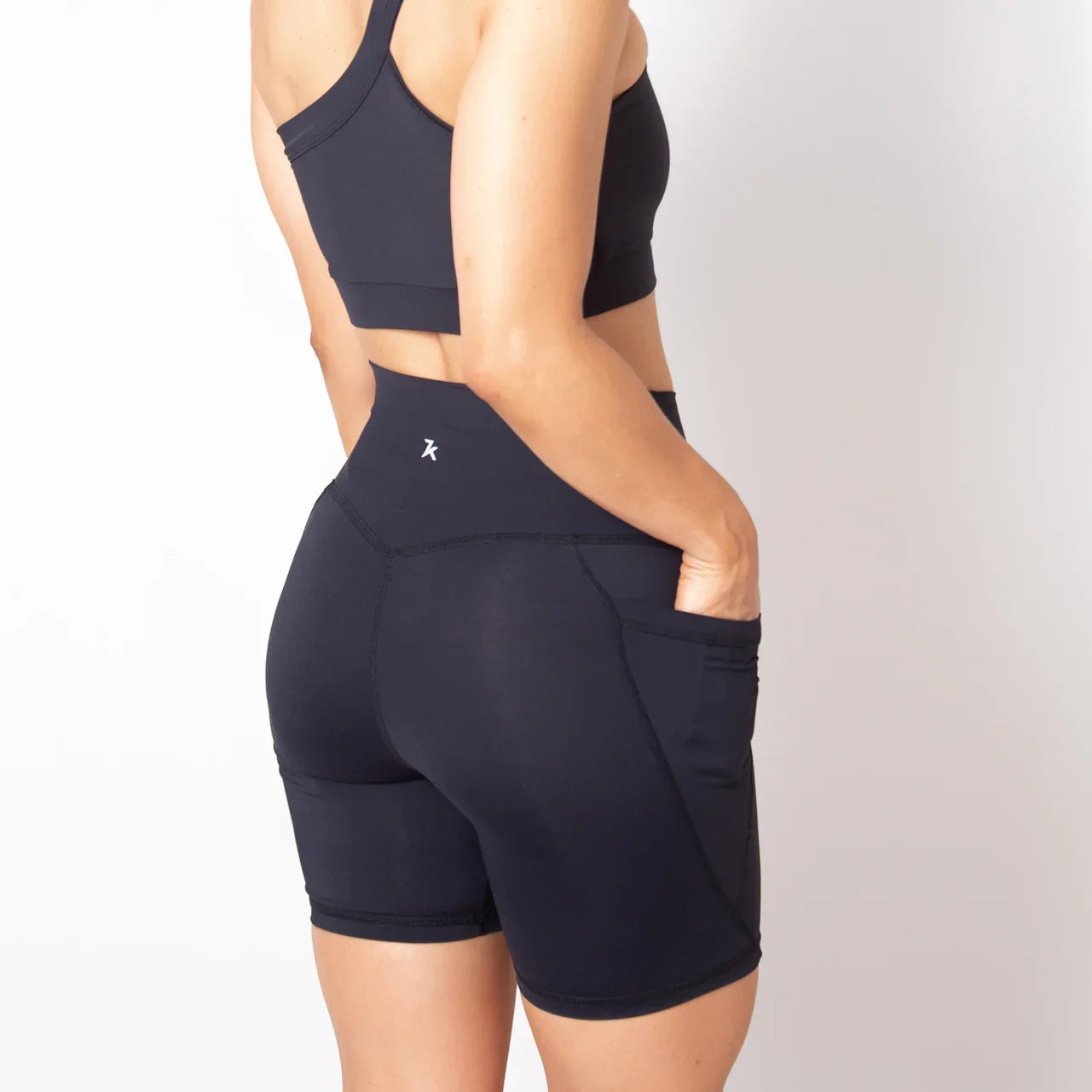 Short deportivo para mujer con bolsillo 7K Sport Wear