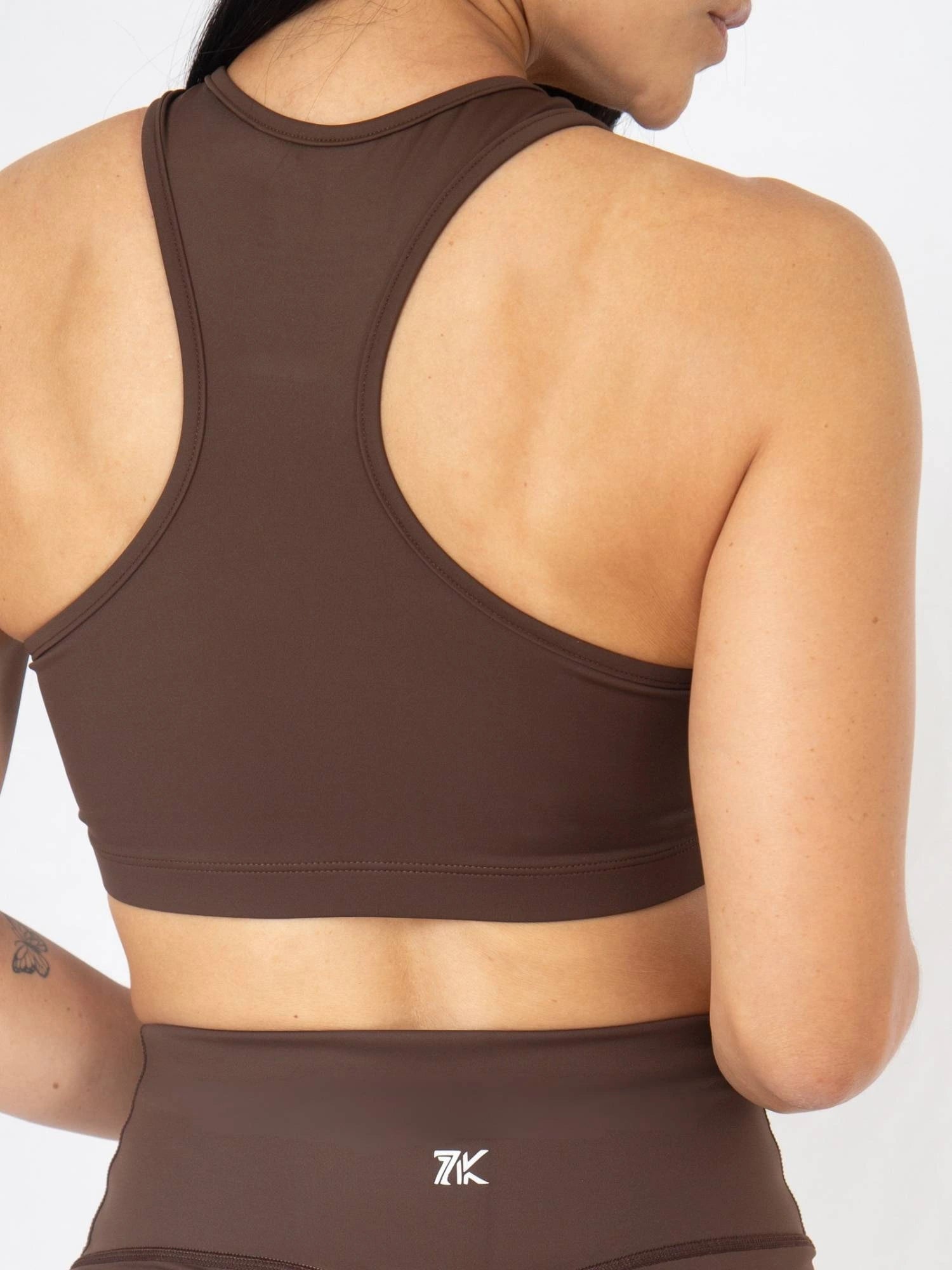 Top Deportivo Para Mujer con Soporte Medio Color Chocolate 7K Sport Wear