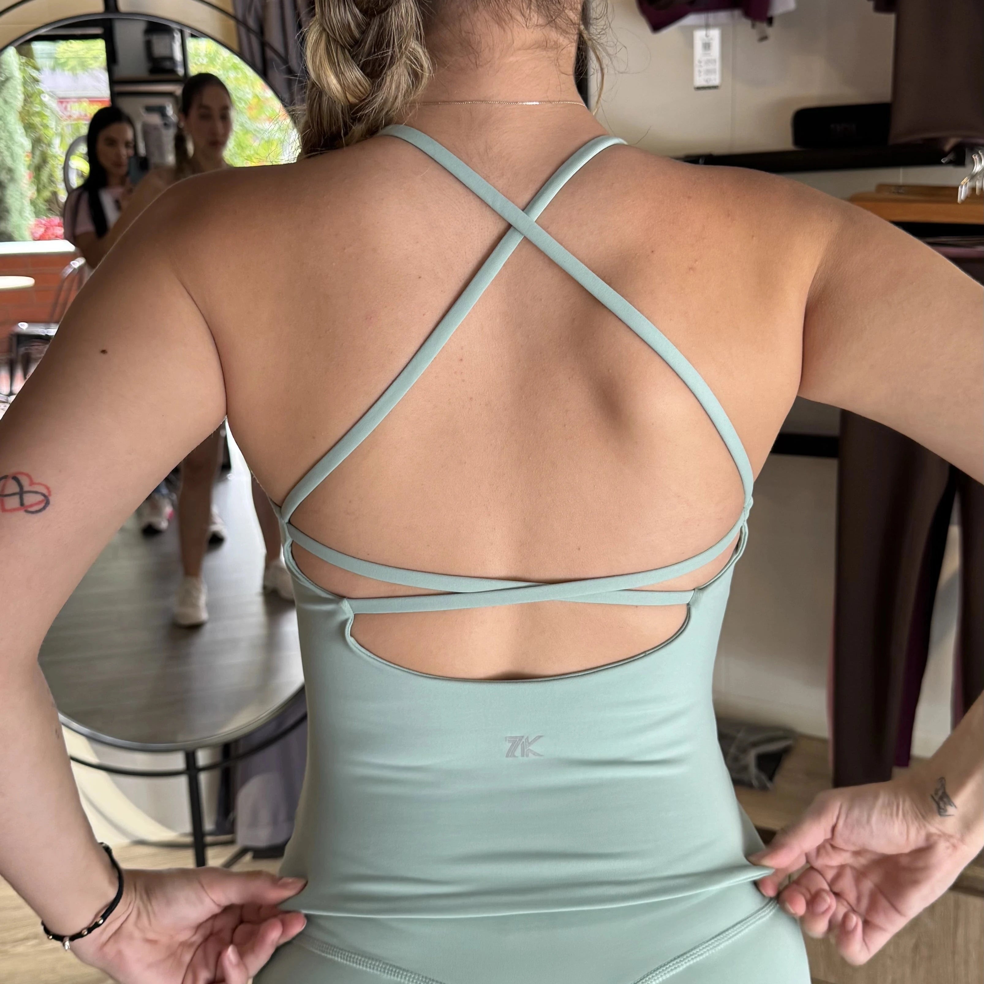 Top deportivo largo a la cintura Verde menta 7K Sport Wear