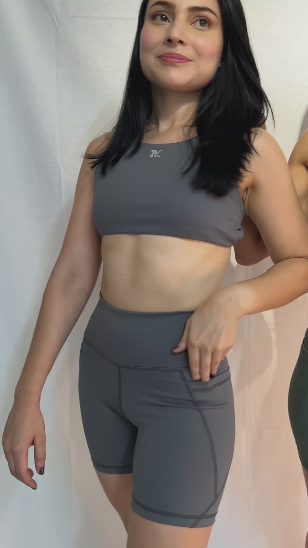 Short deportivo para mujer con bolsillo