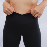 Short athletic con cruce en V