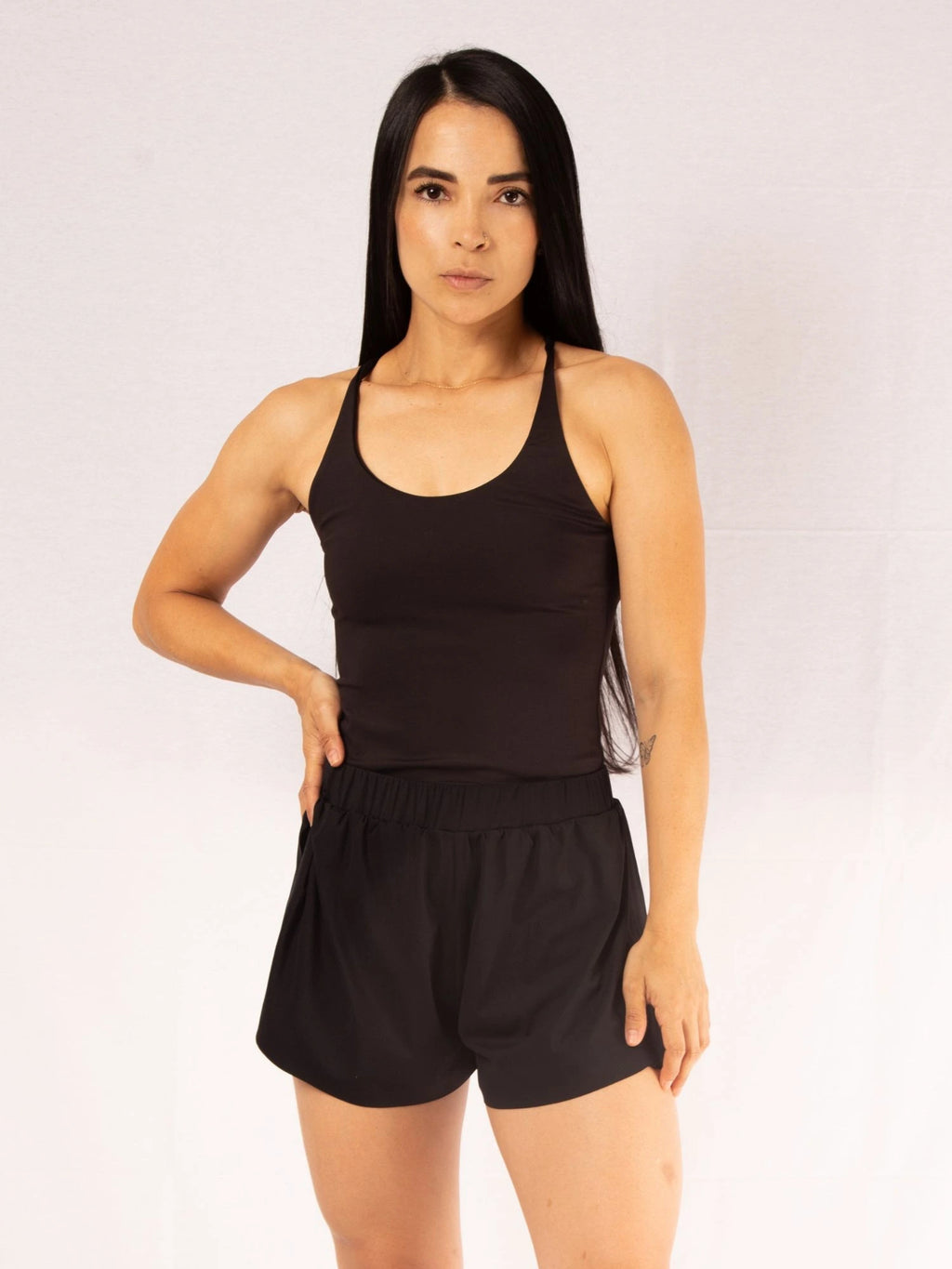Crop Top Con Tirantes en la Espalda Color Negro 7K Sport Wear