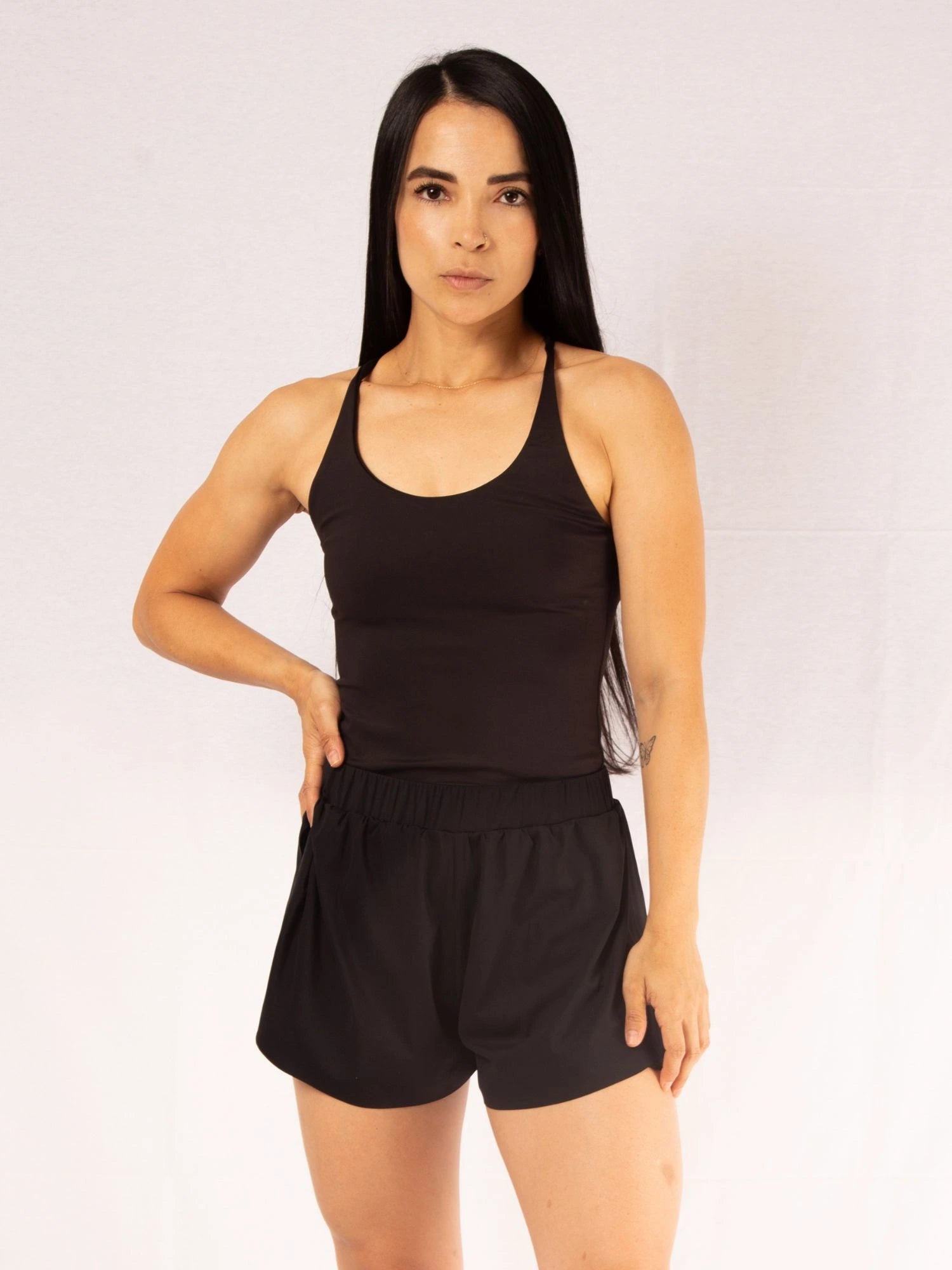 Crop Top Con Tirantes en la Espalda Color Negro 7K Sport Wear