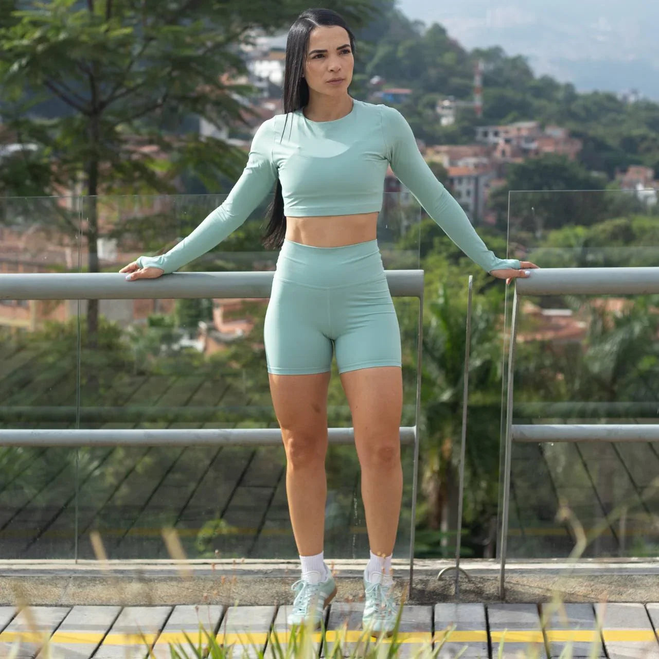 Crop top deportivo manga larga con agujero para el dedo 7K Sport Wear