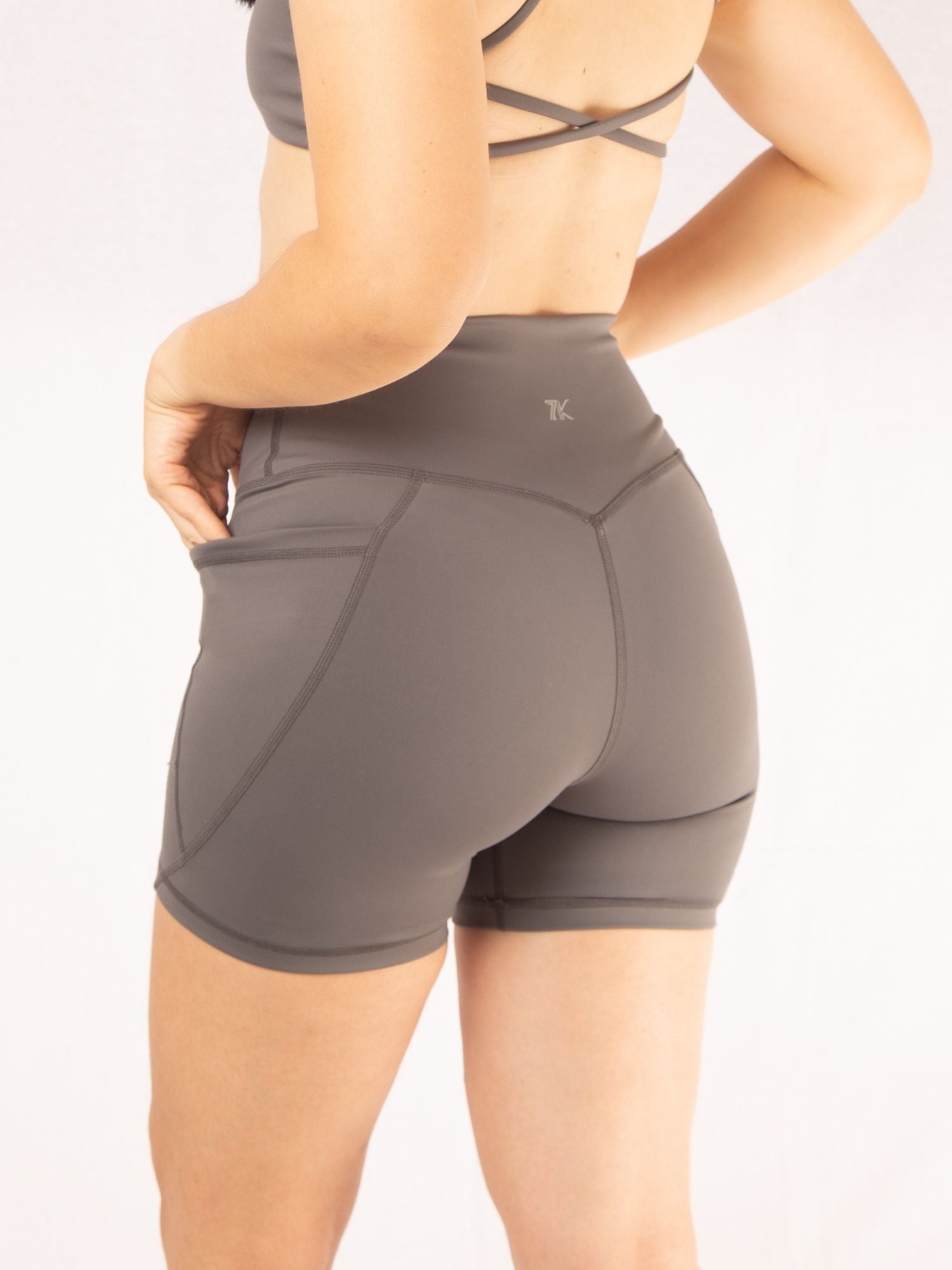 Short Con Bolsillo Lateral Color Gris 7K Sport Wear
