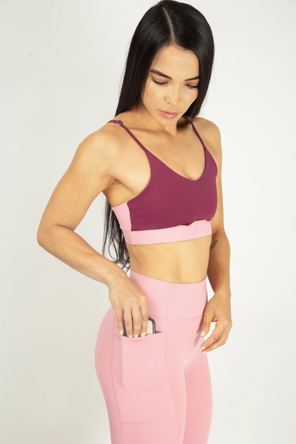 Top deportivo femenino con abertura frontal 7K Sport Wear