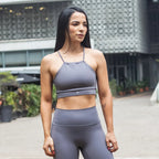 Top deportivo femenino flora cuello fruncido 7K Sport Wear