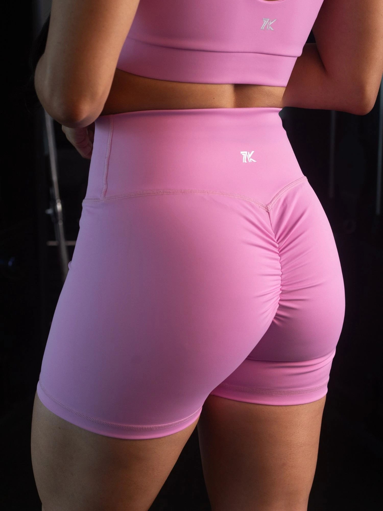 Short Deportivo Tiro Alto con Control Abdomen y Realce de Glúteo Color Rosado 7K Sport Wear