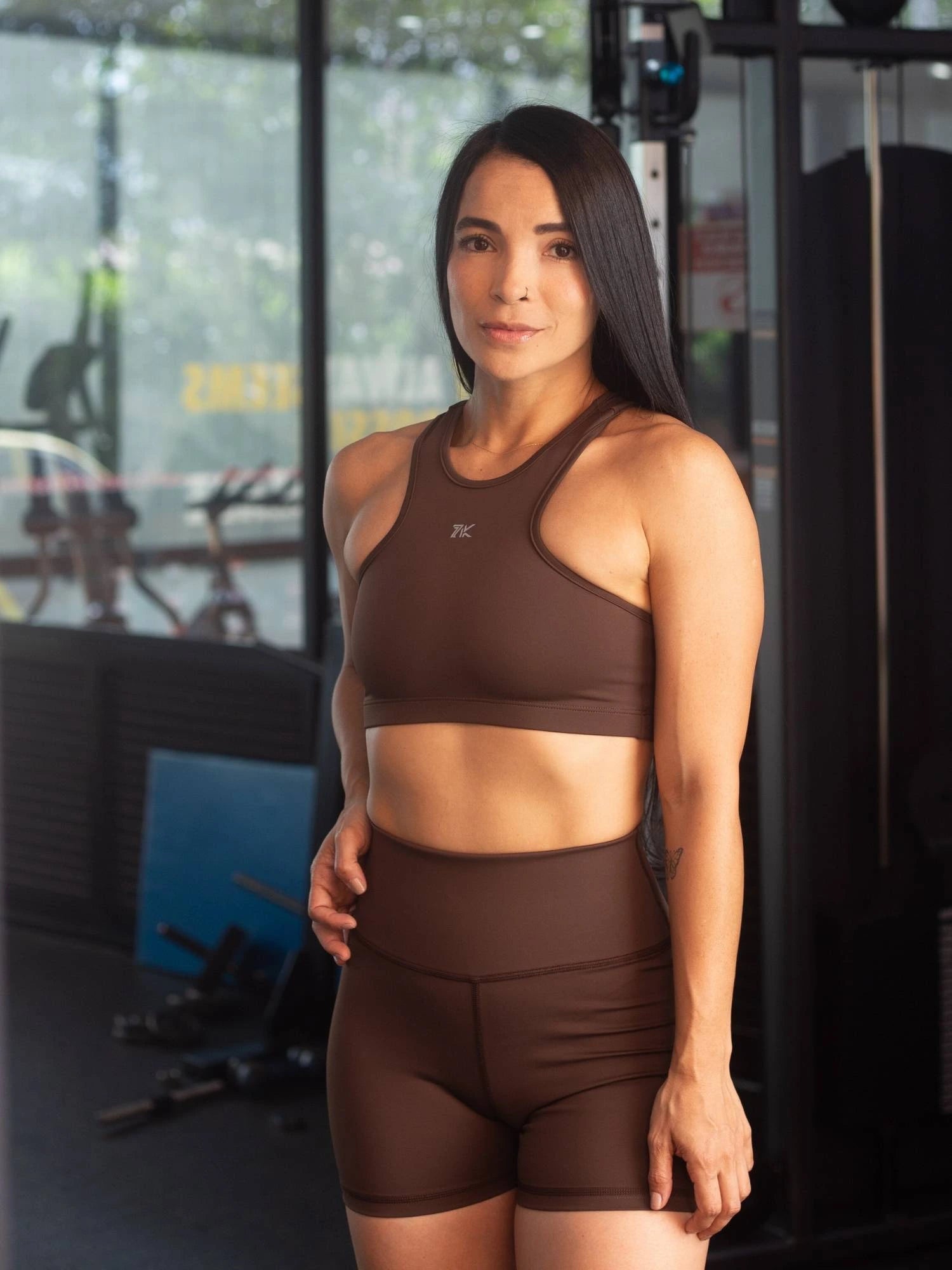 Short Deportivo Tiro Alto con Control Abdomen y Realce de Glúteo Color Chocolate 7K Sport Wear