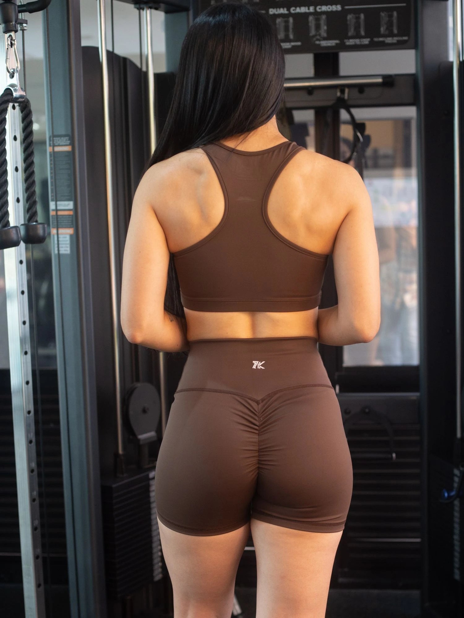 Short Deportivo Tiro Alto con Control Abdomen y Realce de Glúteo Color Chocolate 7K Sport Wear