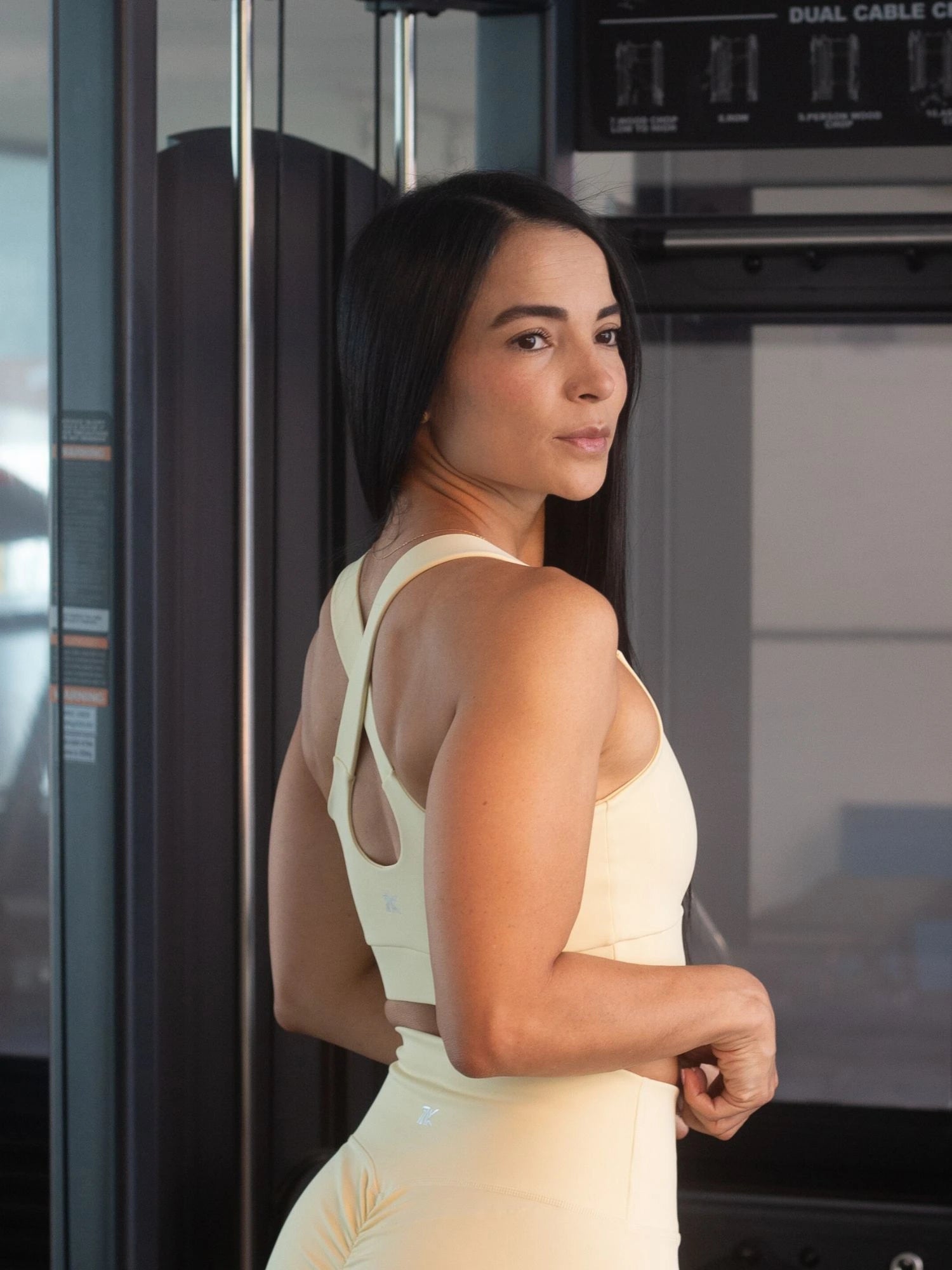 Top Soporte Alto con Espalda Cruzada y Doble Forro Amarillo 7K Sport Wear