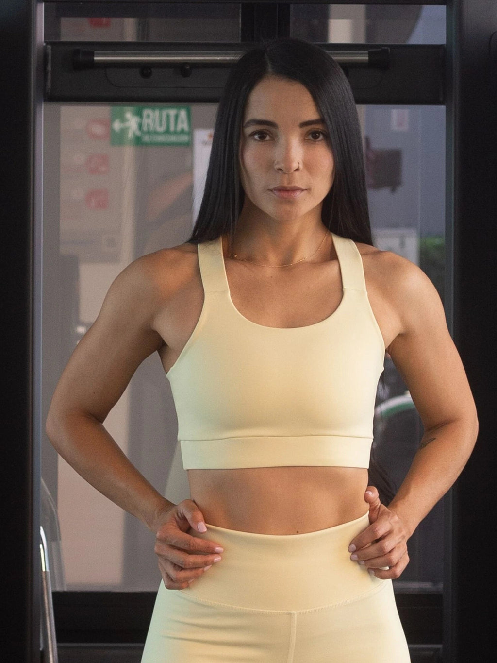 Top Soporte Alto con Espalda Cruzada y Doble Forro Amarillo 7K Sport Wear