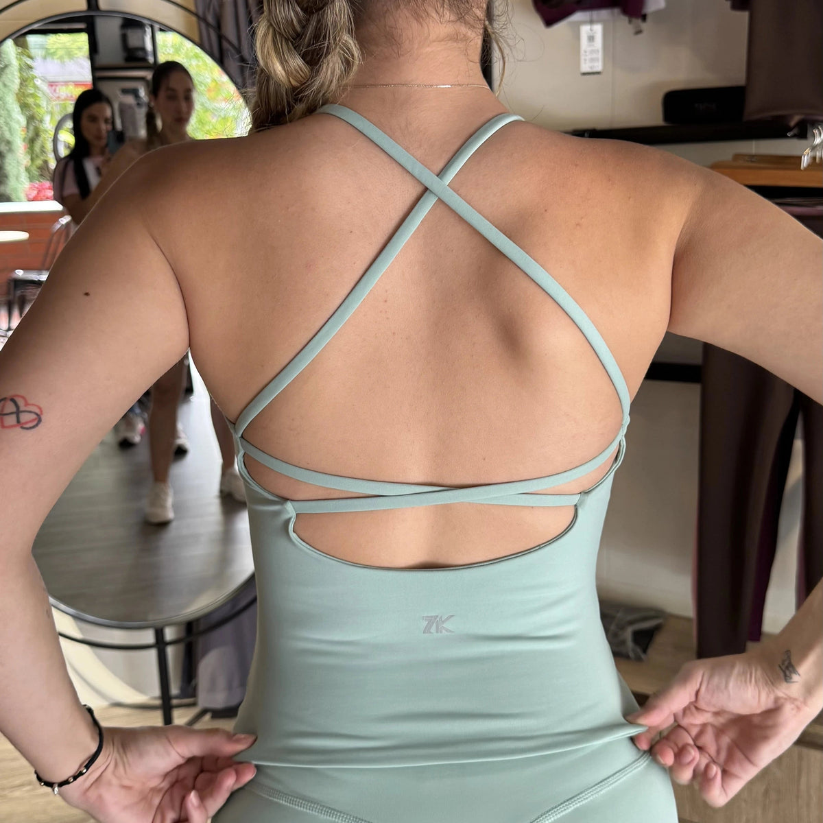 Top deportivo largo a la cintura Verde menta 7K Sport Wear